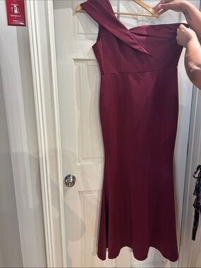 Women's One-Shoulder Burgundy Formal Dress
